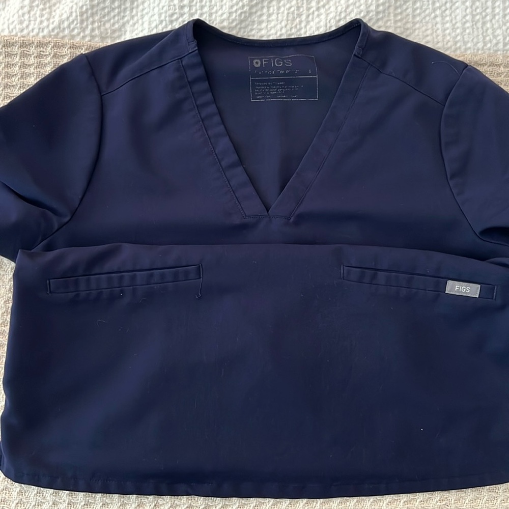 Small FIGS navy casma top